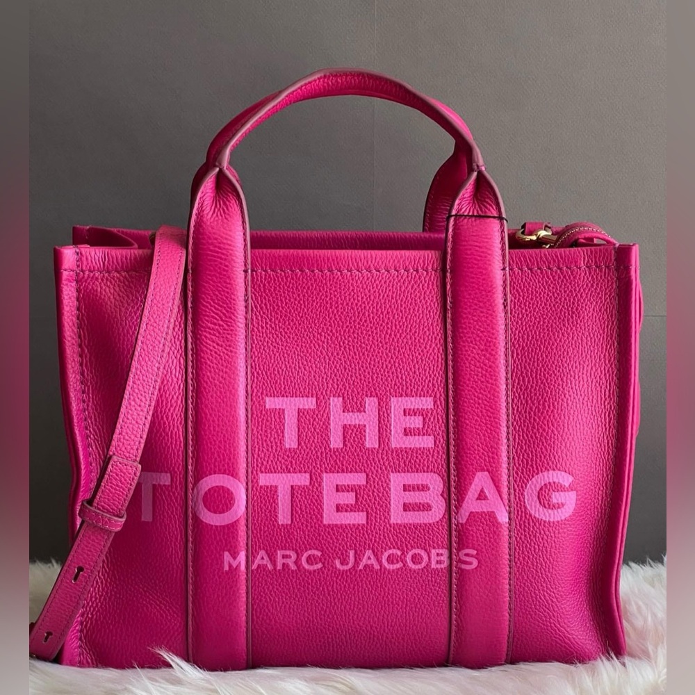 H004L01PF21 - Marc Jacobs The Leather Medium Tote Bag
